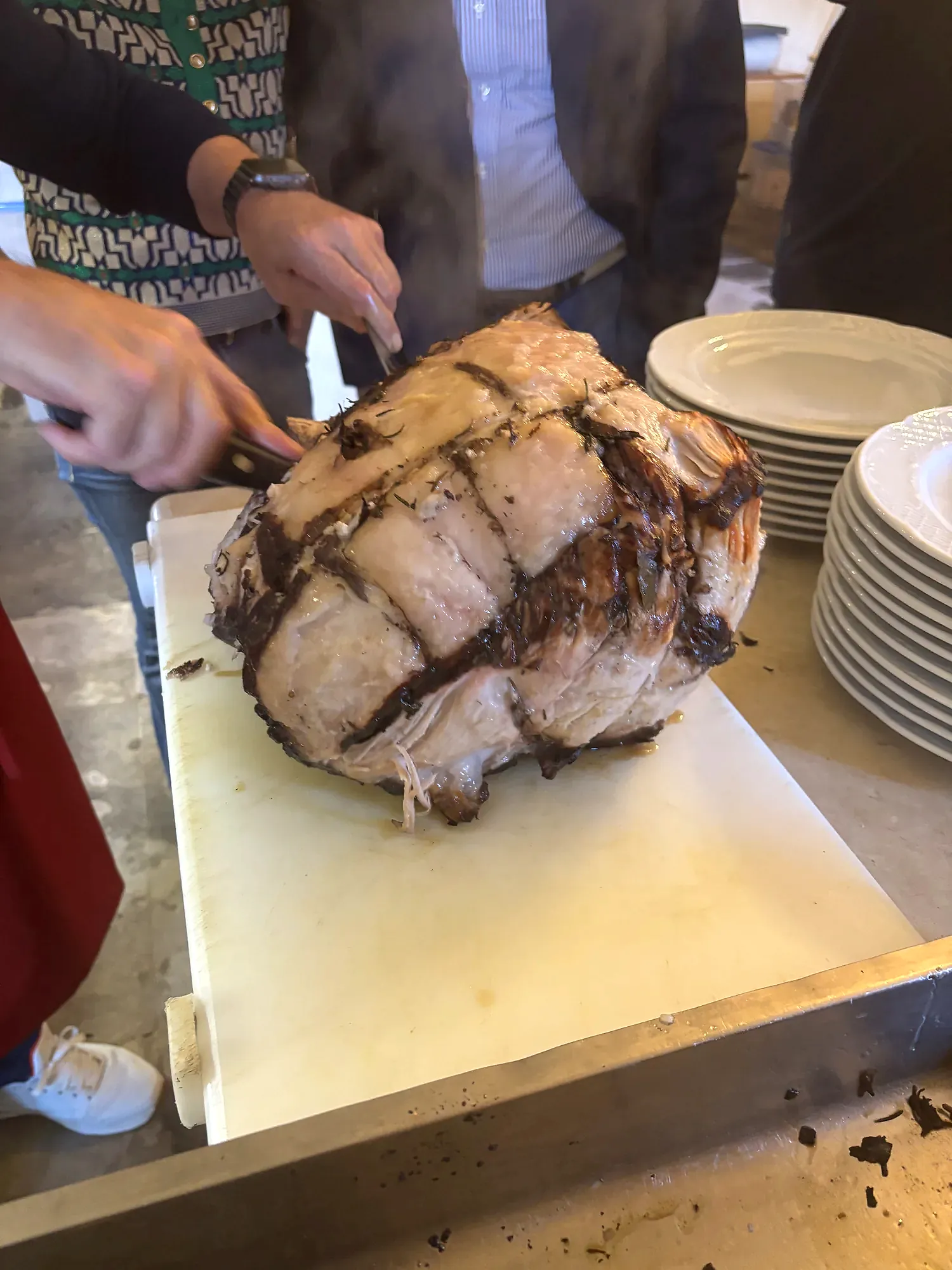 Il servizio di una portata del convivio