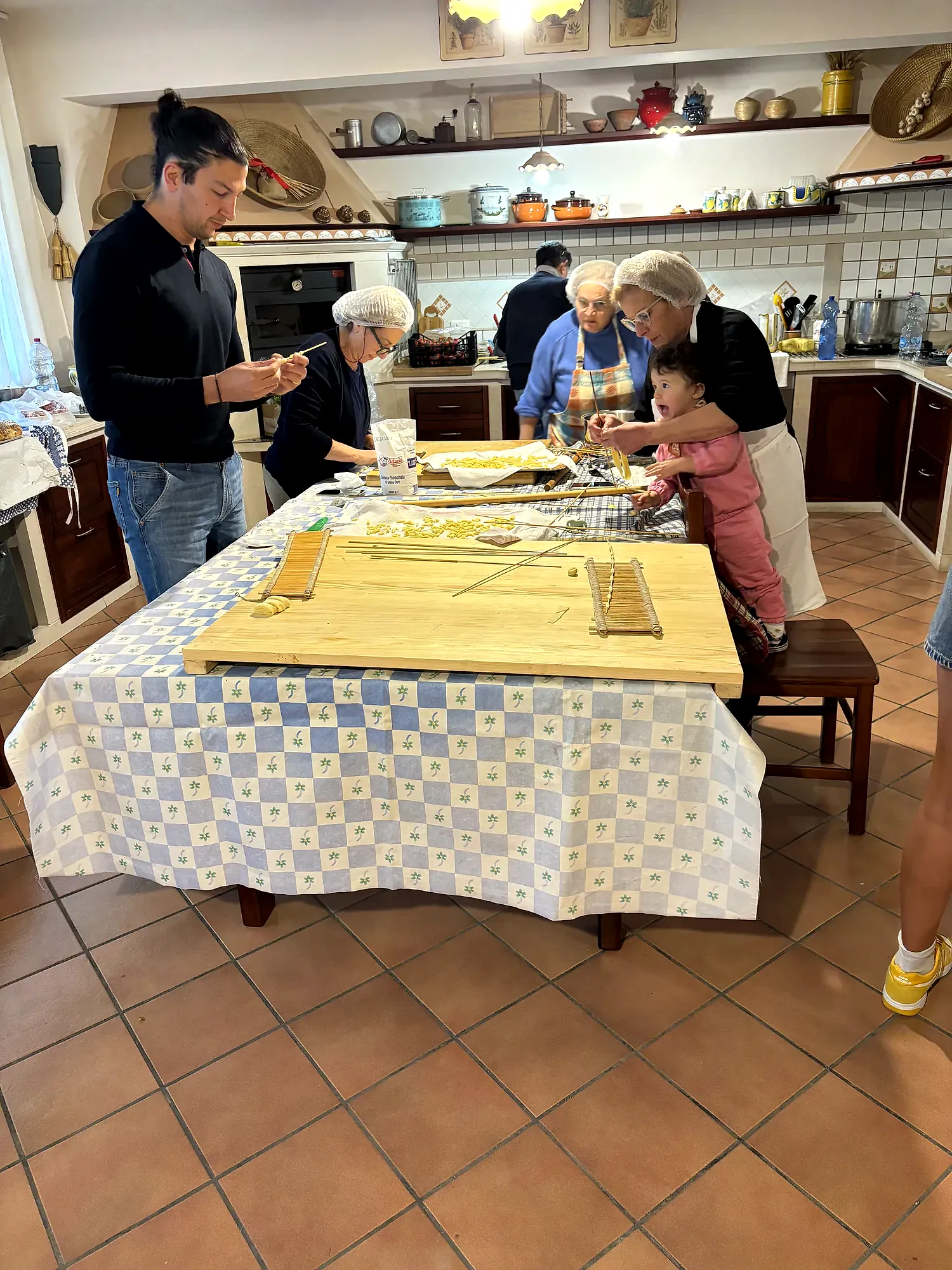 La preparazione della pasta fresca per la Pasquetta