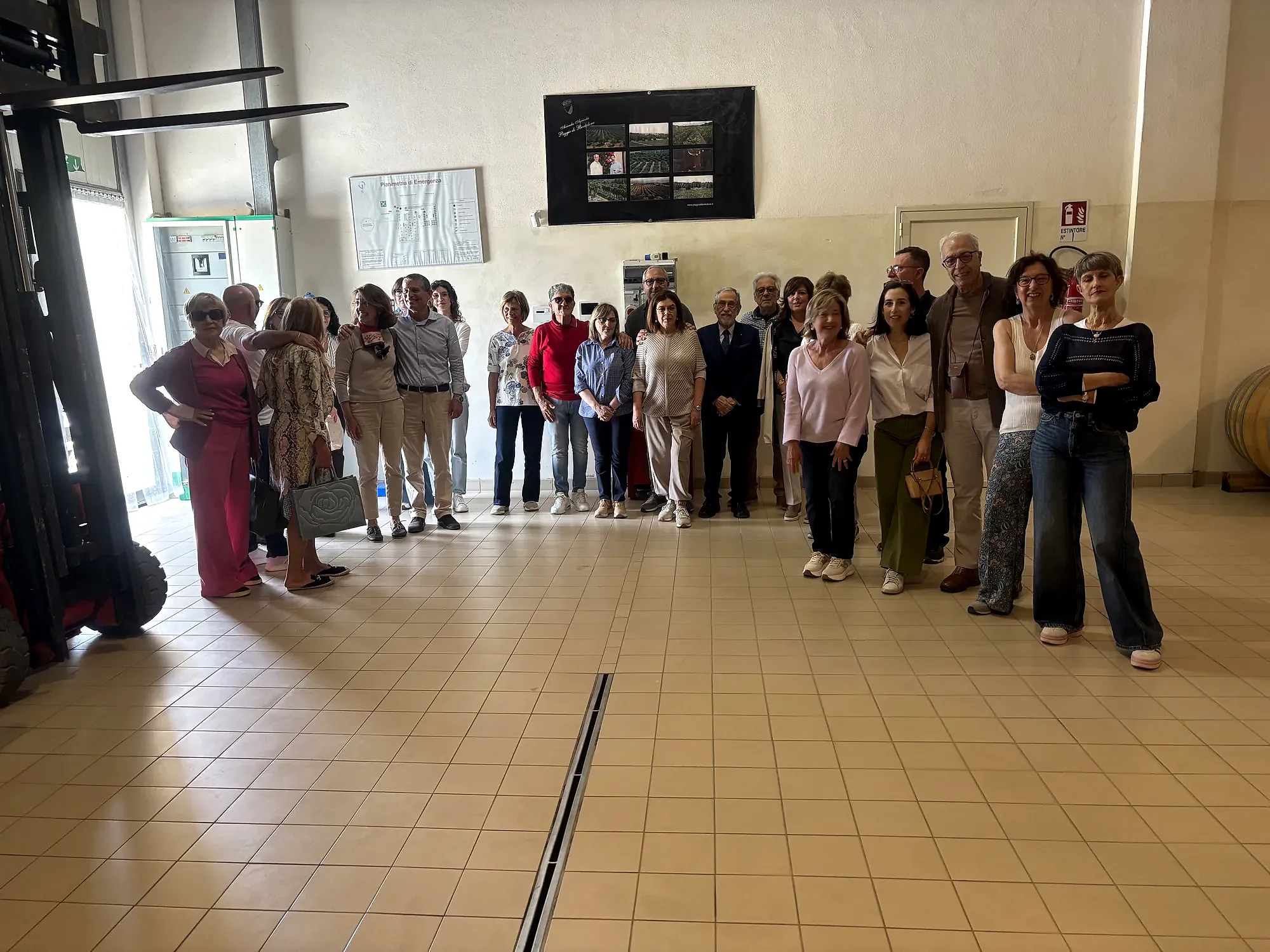 I partecipanti riuniti negli spazi della cantina