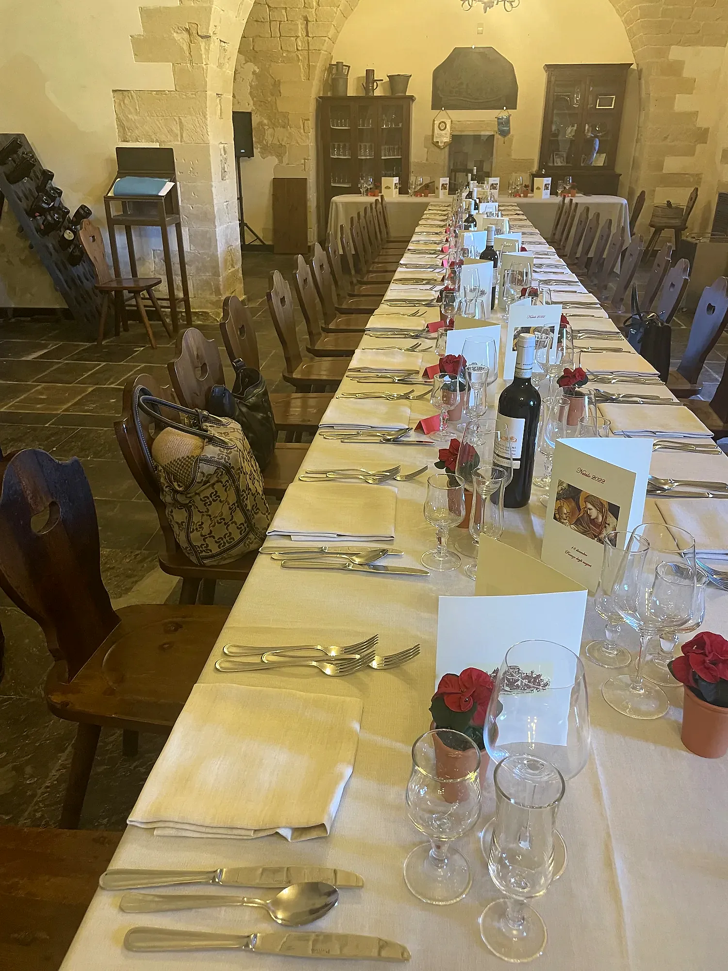 La tavola apparecchiata per il Pranzo degli auguri 2022