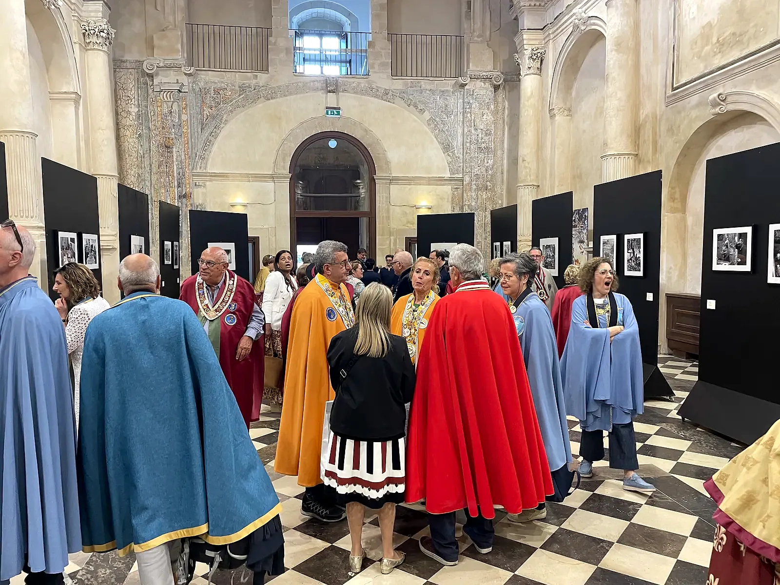 Le confraternite riunite durante una visita nel territorio ibleo